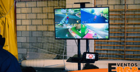 Ayuntamiento de Ayora evento de videojuegos con consolas, simulador y realidad virtual
