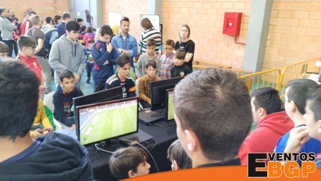 Evento con videojuegos en Madrid, consolas, fifa y baile.